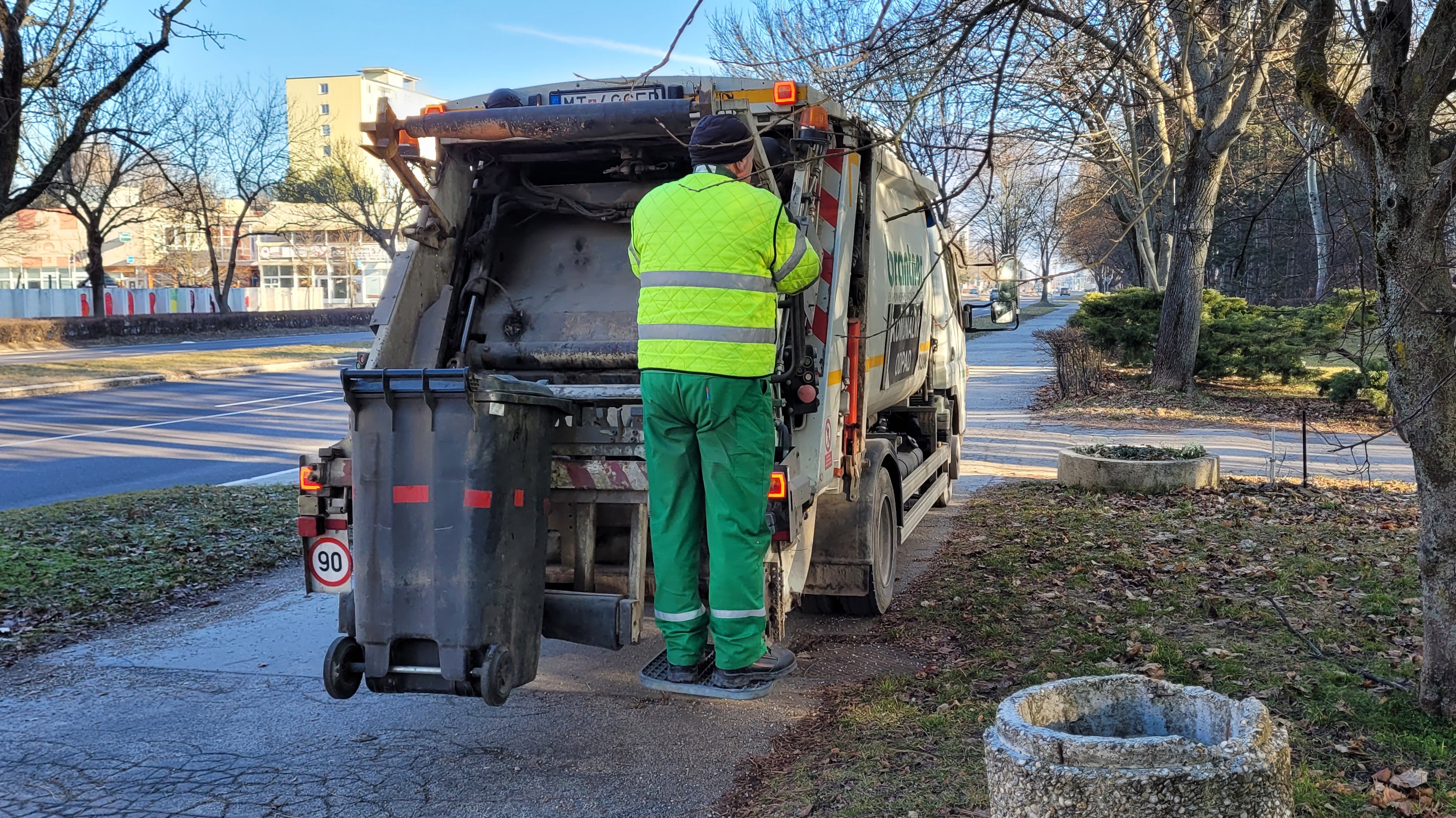 V mestskej časti Sever sme vyčistili malé smetné nádoby